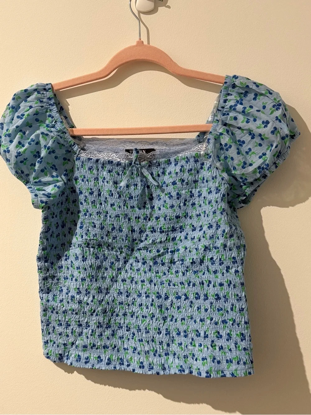 Hot Topic Light Blue Floral Smocked Crop Top %100 Cotton - Picture 3 of 5